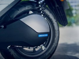 25YM 01 CUVe PEARL JUBILEE WHITE aws 35