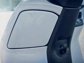 25YM 01 CUVe PEARL JUBILEE WHITE aws 41