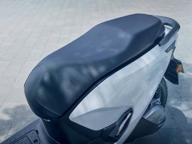 25YM 01 CUVe PEARL JUBILEE WHITE aws 44