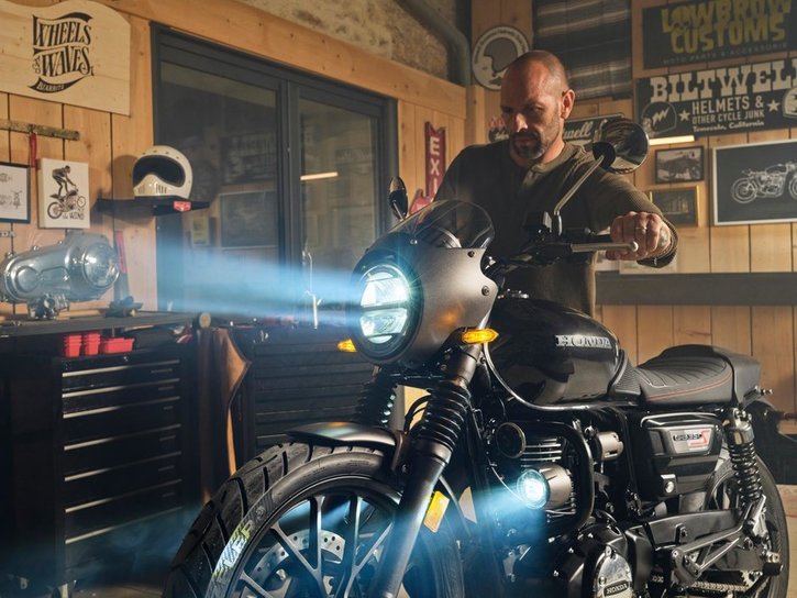 25YM 01 GB350S Studio Gunmetal Black Metallic NHC52 aws 003