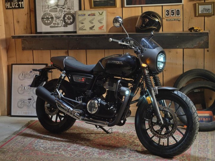 25YM 01 GB350S Studio Gunmetal Black Metallic NHC52 aws 005