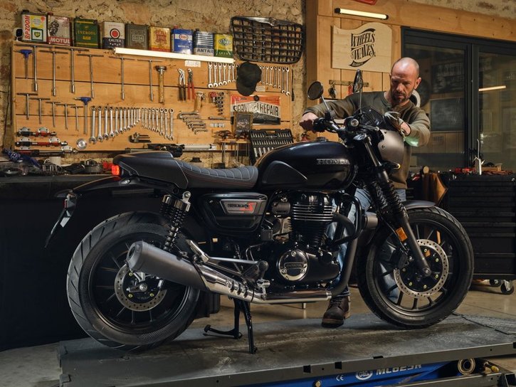 25YM 01 GB350S Studio Gunmetal Black Metallic NHC52 aws 006