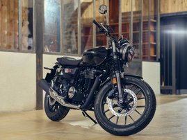 25YM 01 GB350S Studio Gunmetal Black Metallic NHC52 aws 012