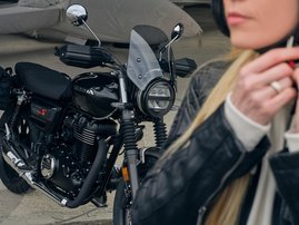 25YM 01 GB350S Studio Gunmetal Black Metallic NHC52 aws 015