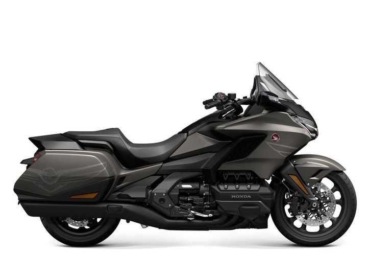 26YM Gold Wing DCT NH-389M Mat Bullet Silver Black Trim Black Head aws 01