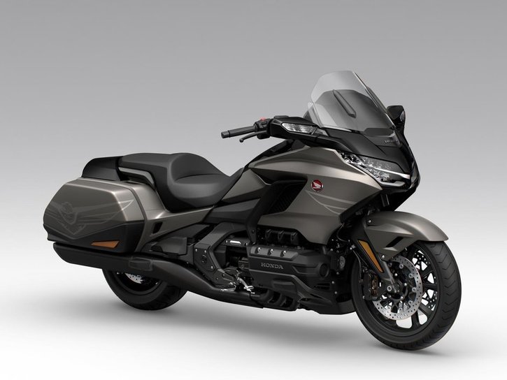 26YM Gold Wing DCT NH-389M Mat Bullet Silver Black Trim Black Head aws 02