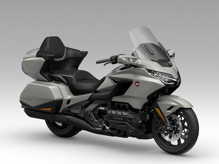 26YM 03 Goldwing Tour DCTAirBag NH-C47P Pearl Deep Mud Gray Black Trim Black Head aws 02