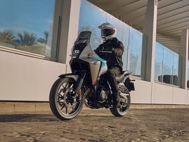 26YM 01 NX500 EClutch NHB61P PearlHorizonWhite aws 14