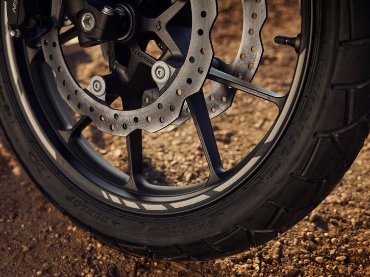 26YM NX500 MT Studio NHB01 GraphiteBlack aws 06