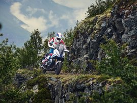 26YM XADV SE NHB54P MAT PEARL GLARE WHITE aws 12