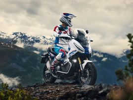 26YM XADV SE NHB54P MAT PEARL GLARE WHITE aws 13