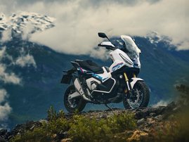 26YM XADV SE NHB54P MAT PEARL GLARE WHITE aws 14