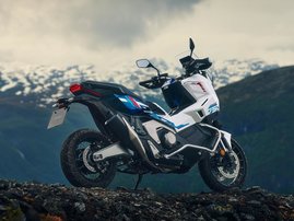 26YM XADV SE NHB54P MAT PEARL GLARE WHITE aws 15