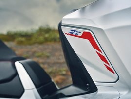 26YM XADV SE NHB54P MAT PEARL GLARE WHITE aws 20