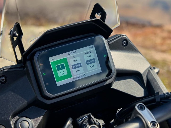 26YM XL750 Transalp EClutch NHA86M Mat Ballistic Black Metallic aws 03