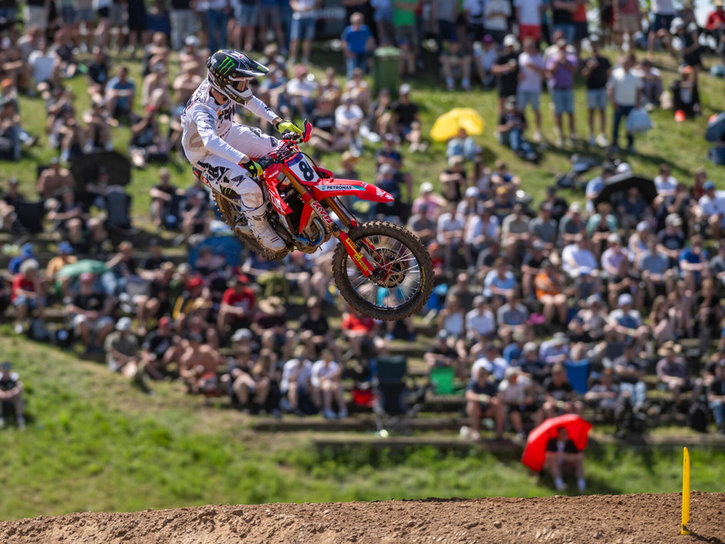 26YM-CRF450R-HRC-Jeffrey-Herlings-aws-002
